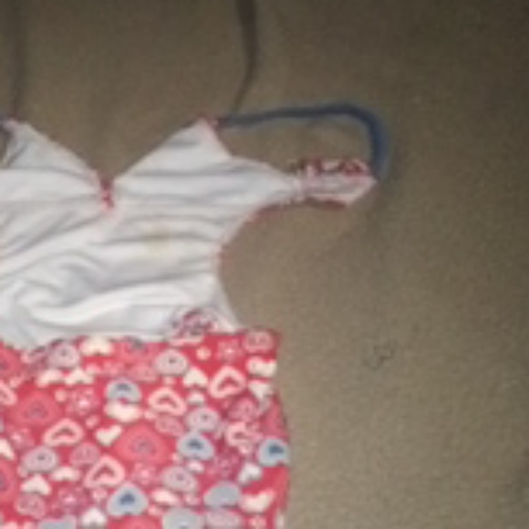 A bathig suit - Picture 3 of 4